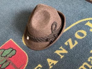 Faustmann šešir1
